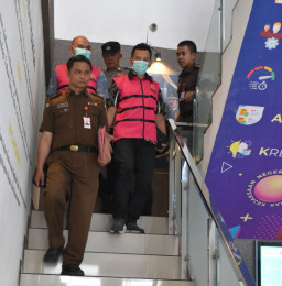 Baca juga : Dua Pejabat PD Pasar Surya Ditetapkan Jadi Tersangka