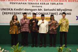 Pj Wali Kota Kediri Hadiri Penandatanganan MoU Kerjasama Antara Uniska dengan ID Consulting Jepang