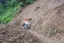 Akses Jalan Penghubung Antar Desa di Madiun Putus Total, 18 KK Terisolasi