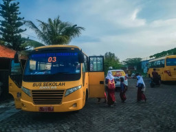 Minimalisir Kecelakaan Siswa, Pemkot Surabaya Optimalkan Layanan Bus Sekolah 