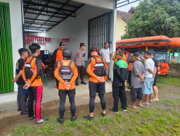 Kakek 61 Tahun Diduga Terbawa Arus Sungai Brantas saat Memancing