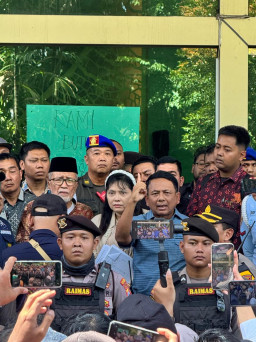 Baca juga : Sempat Ricuh, Hotel Garden Palace Dieksekusi 