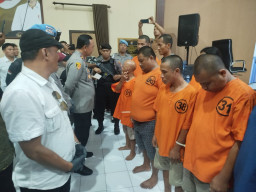 Baca juga : Polres Blitar Kota Tangkap 17 Pemain Judi, Satu Diantaranya Perempuan