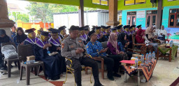 Wujudkan Lansia Sehat dan Tangguh, Pemdes Kepatihan Wisuda 40 Siswa Selantang