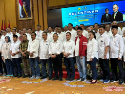 Pelantikan Pengurus Pusat KAUJE, Sarmuji Dorong Unej Kaji Ulang Pilkada Langsung