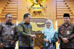 Cegah Kekosongan Kepemimpinan, Adhy Karyono Serahkan SPT Plt. Bupati Situbondo Kepada Khoirani