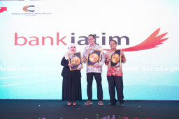 Bank Jatim Boyong Penghargaan Dalam Ajang IHCBA dan IPRA 2025