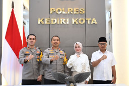 Mbak Vinanda dan Gus Qowim Komitmen Wujudkan Kota Kediri Aman Bersama Kapolres Kediri Kota