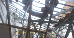 Hujan Deras, Atap SDN 04 Lebakharjo Malang Runtuh