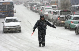 Waspadai, Bahaya Besar Berkendara dalam Kondisi Dingin Bersalju