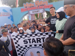 Ribuan Peserta Meriahkan Acara Mlaku Bareng Mbak Vinanda - Gus Qowim Berhadiah Umrah