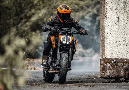 Resmi Meluncur, KTM 790 Duke 2025 Bergaya Agresif Dibanderol Rp 133 Jutaan