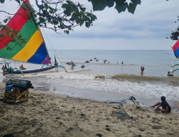 Kunjungan Wisatawan Pantai Pasir Putih Anjlok 30% di Momen Nataru