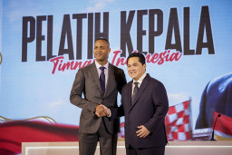 "Kluivert, Bawa Kami ke Piala Dunia 2026"