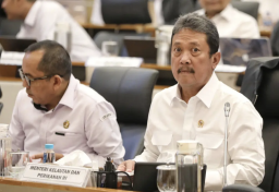 Menteri KKP Duga untuk Kawasan Pagar Laut untuk Lahan Reklamasi