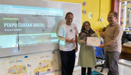 Teknologi Pendidikan UNESA Kembangkan Perpustakaan Digital di Sekolah Surabaya dan Sidoarjo