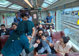 Dukung Sektor Pariwisata, Warga Jember Antusias Pakai Kereta Panoramic