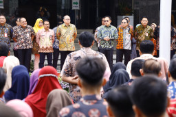 Pj Gubernur Adhy Dorong ASN Pemprov Jatim Tingkatkan Kinerja di Tahun 2025
