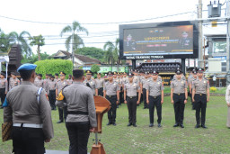 49 Anggota Polres Blitar Kota Mendapat Kenaikan Pangkat