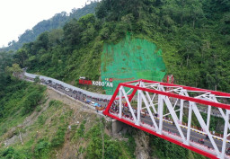 Wisata Gladak Abang, Suguhkan Nuansa Pantai dan Danau yang Mempesona