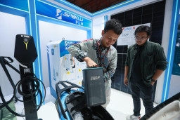 PLN Dorong Green Future Kendaraan Listrik di Indonesia di Ajang IIMS 2025