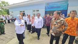 Menteri Kependudukan dan Pembangunan Keluarga Tinjau Pasar di Madiun