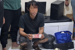 Baca juga : Polres Gresik Berhasil Menangkap Pengedar Uang Palsu Pecahan Rp100 Ribu
