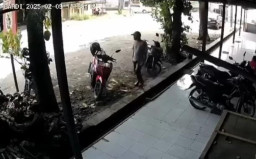 Parkir Depan Warung Sate Ngrawan Jombang, Motor Raib Digondol Pencuri