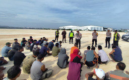 Pengemudi Truk PT KAS 'Wings Group' Diedukasi Keselamatan Berkendara