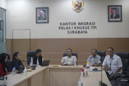 Tingkatkan Regulasi Orang Asing, Imigrasi Surabaya Dorong Pengelola Hotel Gunakan APOA