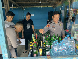 Jelang Ramadan, Polisi Intens Berantas Peredaran Miras di Kota Santri