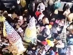 Sedekah Bumi Desa Kedinding, Arak Tumpeng Raksasa hingga Wayang Kulit