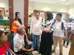 Sidak MPP, Wabup Sidoarjo Hj Mimik Idayana Minta Tambahan Petugas Atasi Antrean Panjang