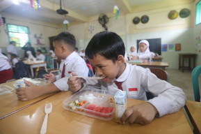 Wakil Ketua DPRD Surabaya Berharap MBG Dapat Pertumbuhan Ekonomi UMKM Sekitar