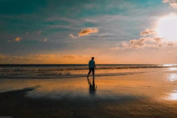 Pesona Pantai Paseban di Jember, Suguhkan Ombak Besar Khas Samudera Hindia