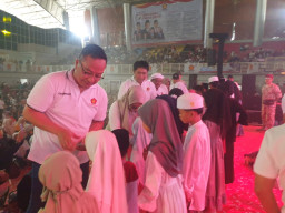 Puluhan Ribu Orang di Gresik Ikuti Jalan Sehat HUT Gerindra ke-17 