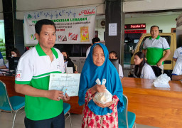 PT Megasurya Mas Bagikan 10.000 Bingkisan Lebaran ke Warga Dua Desa