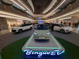Hadirkan Mobilitas Ramah Lingkungan, Wuling Perkenalkan New Air ev dan New Cloud EV di Surabaya