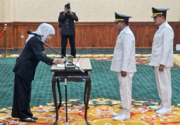 Gubernur Khofifah Lantik Bupati dan Wakil Bupati Pamekasan 2025-2030
