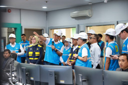 Menteri ESDM dan Dirut PLN Tinjau Langsung Kondisi Kelistrikan hingga SPKLU di Jatim