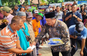 Momentum Ramadhan, Bupati Jombang Bagikan 200 Ribu Paket Sedekah