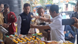 Minyakkita Kemasan 1 Liter Berisi 800 Mililiter Beredar Luas di Pasar Lamongan