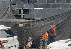 DLH Gresik Perbaiki Tugu Selamat Datang di Perbatasan Gresik-Surabaya