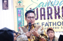 Sambang Warkop, Arif Fathoni Serap Aspirasi Perawatan Lapangan Sepak Bola Kampung