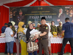 Gelar Pasar Murah Jelang Idul Fitri, Kejari Kota Madiun Sediakan 1.000 Paket Bahan Pokok