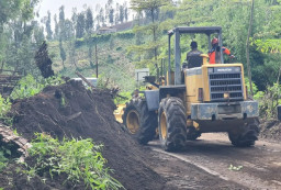 Longsor Tebing Lereng Bromo Putus Akses Jalan di 4 Desa Probolinggo