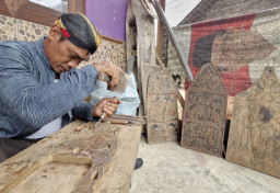 Perajin Ponorogo Sulap Limbah Mebel Jadi Kerajinan Seni yang Banyak Diburu Kolektor