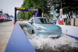 Tips Hindari Risiko Kerusakan Mobil Listrik saat Terendam Banjir