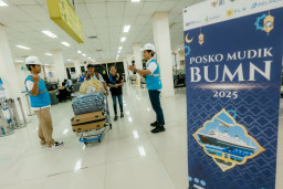 Kisah Petugas PLN Siaga Layani Masyarakat di Posko Mudik BUMN