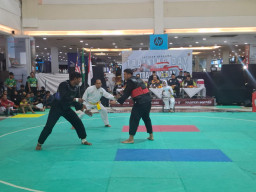 Atlet Pencak Silat Surabaya Uji Tanding dengan Timnas Malaysia Jelang Porprov Jatim 2025